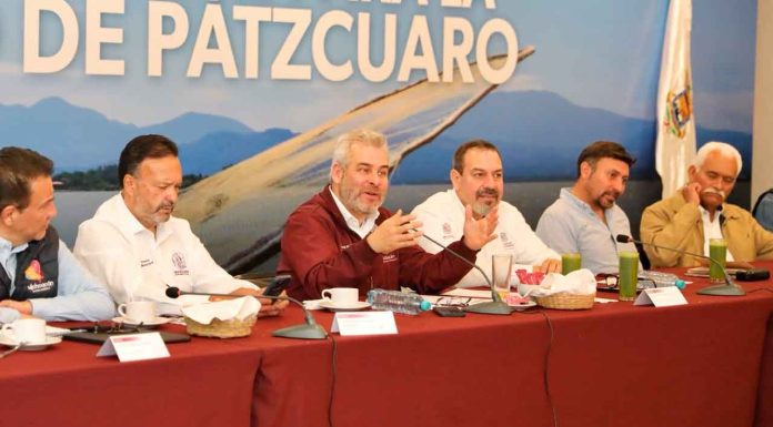 Con estrategia integral, avanza rescate del lago de Pátzcuaro: Bedolla