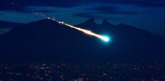 #VIDEO || 🌠 Misterio en el cielo de Monterrey: un bólido ilumina la noche