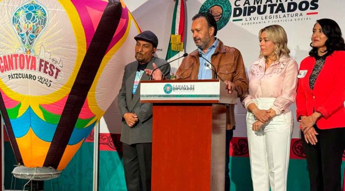 Julio Arreola presenta el Cantoya Fest 2025 en la Cámara de Diputados