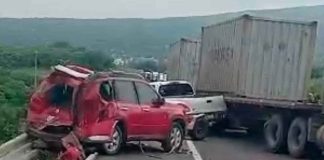 #Video | Choque entre tráiler y camioneta deja un herido en la Morelia-Salamanca