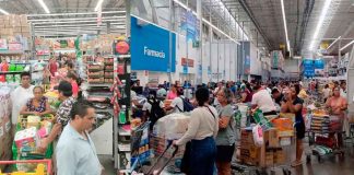 #VIDEO | ¡Compras de pánico y protección reforzada! Acapulco en alerta por el huracán Erick