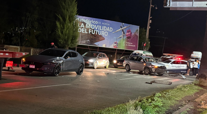 Se registra choque entre 2 autos en el Libramiento Poniente de Morelia