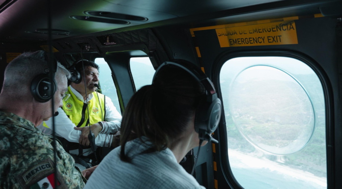 Presidenta Sheinbaum supervisa comunidades afectadas de Oaxaca por huracán Erick