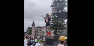 #VIDEO | ¿Arte o falta de respeto? Imitador@ de Gloria Trevi se sube al Monumento a La Paz en el Pride #Morelia