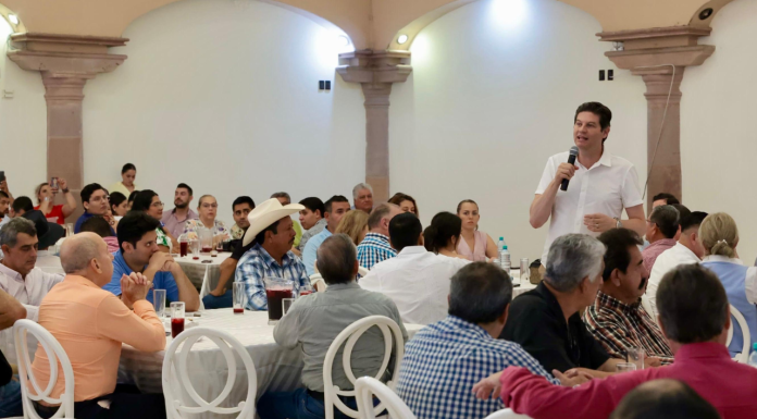 Se reúne Alfonso Martínez con integrantes del Consejo Coordinador Empresarial de Apatzingán