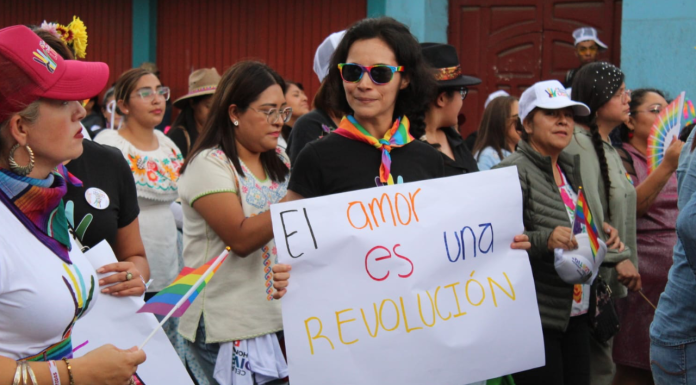 Paracho se pinta color arcoíris con la Cuarta Marcha del Orgullo P’urhépecha