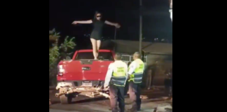 #VIDEO | Conductora en estado de ebriedad causa caos en Uruapan; chocó contra vehículos y casas