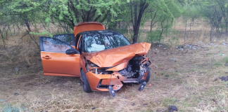 Auto se impacta contra muro de contención en la Siglo XXI; hay dos guanajuatenses heridos