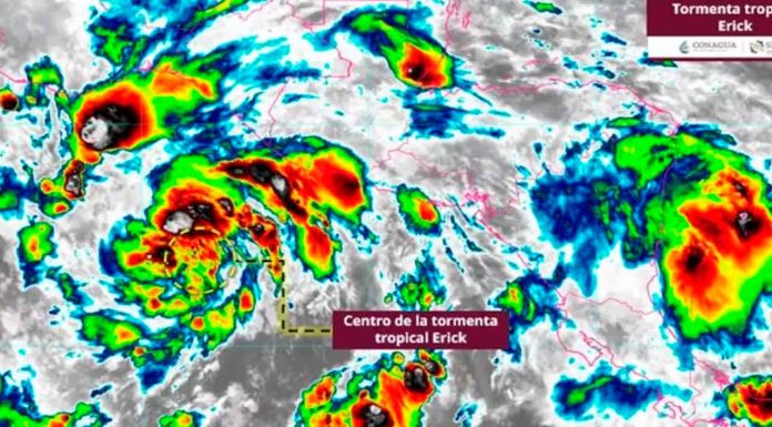#VIDEO | ¡Erick se fortalece a categoría 2! Huracán amenaza costas mexicanas y podría ser mayor