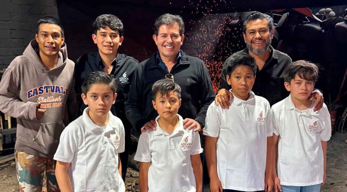 Ernesto Laguardia visita el Pueblo Mágico de Santa Clara del Cobre