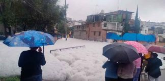 #VIDEO || No, no es una pool party es espuma tóxica, tampoco va a dejar la piel más suave.