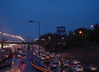 #VIDEO || Éxodo masivo en Qatar tras ataque con misiles iraníes