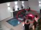 #VIDEO || Desafortunado chapuzón en plena pool party se vuelve viral