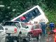 #VIDEO | Autobús de pasajeros se sale del camino en Tingambato; automovilistas ayudan a evacuar la unidad