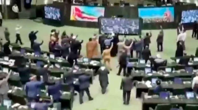 #VIDEO | Diputados Iraníes corean un fuerte “¡Muerte a Israel y Estados Unidos!”, después de tomar una decisión a votación #Internacional