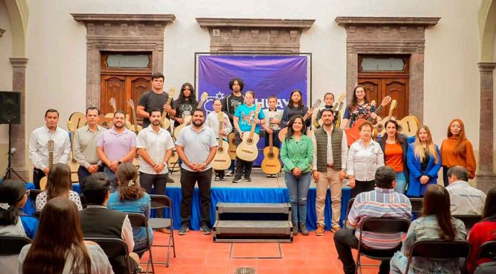 Secum entrega 100 guitarras a Sahuayo para conformar Orquesta Municipal