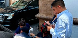 #VIDEO #Imágenes | Moreliano es agredido presuntamente por un ambulante del plantón de Poder de Base