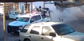 #VIDEO | Elementos de la Guardia Nacional caen de vehículo en movimiento; iban a exceso de velocidad