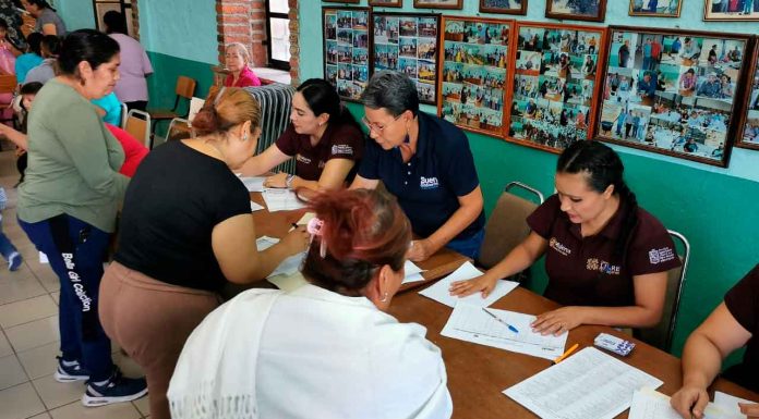 Promueven derechos de las mujeres y entregan tarjetas de descuento en La Rinconada
