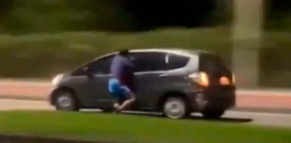 #VIDEO || Ladrón intenta robar un celular, pero termina “paseando” colgado de un coche