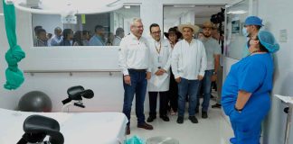 Se consolidan servicios de salud para Uruapan; recorre Bedolla hospital del IMSS
