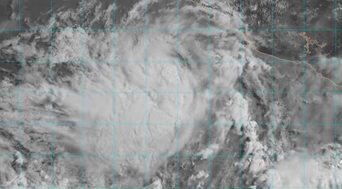 El huracán Barbara está a 230 km al oeste-suroestede Playa Pérula, Jalisco