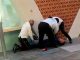 #VIDEO | Guardias de seguridad del IMSS golpean a hombre y le provocan convulsiones
