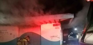 Se incendia negocio de agroquímicos en el Barrio de La Magdalena, Uruapan
