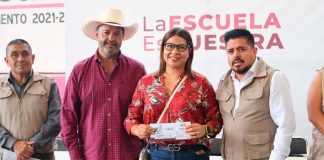 Julio Arreola encabeza entrega regional de tarjetas del programa “La Escuela es Nuestra” en Pátzcuaro