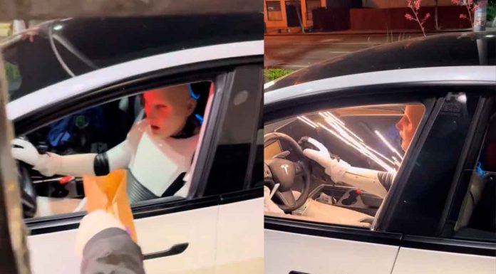 #VIDEO | Captan a un supuesto robot fugado en un Tesla llegando a un Taco Bell de EUA