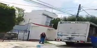 #VIDEO || Repartidor es agredido por una mujer por estacionarse frente a una cochera