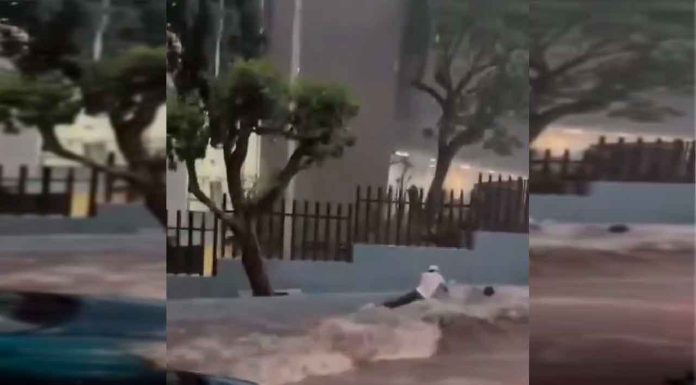 #VIDEO || Dos jóvenes son arrastrados por la corriente en Cuernavaca
