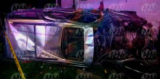 Volcadura de camioneta deja 2 adultos y un bebé muertos en Zitácuaro; 4 niñas resultaron heridas