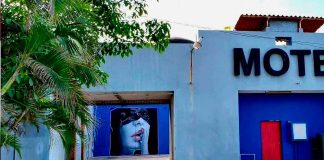 Encuentran a hombre asesinado dentro de motel en Lázaro Cárdenas; tenía siete puñaladas