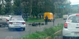 Motociclista sufre accidente en el Libramiento Norte de Morelia; 2 autos están involucrados