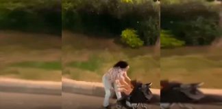 #VIDEO || Mujer maltrata a su bebé en plaza de San Luis Potosí