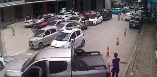 #VIDEO || Mujer atropellada en Filipinas tras accidente vehicular al intentar estacionar