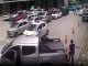 #VIDEO || Mujer atropellada en Filipinas tras accidente vehicular al intentar estacionar