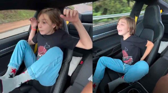 #VIDEO || Niño “vuela” por unos segundos como copiloto en un Porsche 911 Turbo S