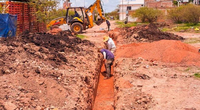 Sahuayo avanza con obras de drenaje en la colonia la muda