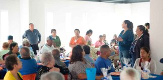 DIF Zamora celebra a papás del grupo de adultos mayores en emotivo convivio