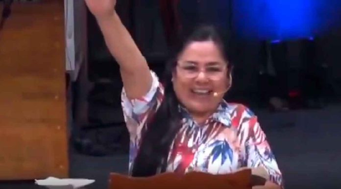 #VIDEO | Pastora peruana causa asombro al interpretar sismo de 6.1 como un acto divino