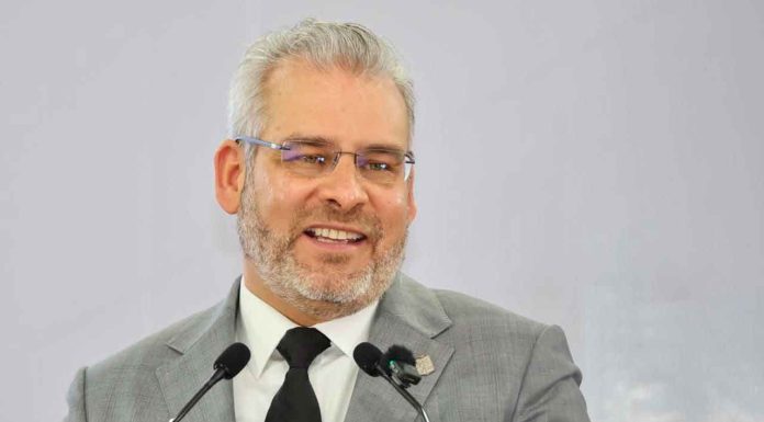 Hay personal suficiente para atender contingencias por lluvias: Bedolla