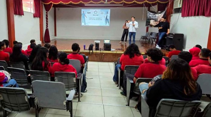 Imparten plática sobre sexualidad y prevención del embarazo en el CBTis No. 52