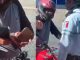 #VIDEO | Captan extraño “saludo” entre motociclista y un policía en #México
