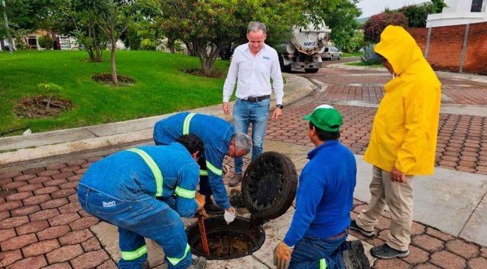 Realiza SAPAZ limpieza intensiva de drenajes en Hacienda del Valle tras lluvias
