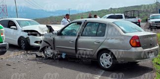 #Seguimiento #VIDEO | Adulto mayor muere en aparatoso choque de frente entre dos autos, en el Libramiento Norte de Zamora