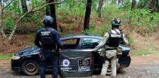SSP y Defensa detienen a 4 hombres con armas largas, municiones y vehículos en Apatzingán