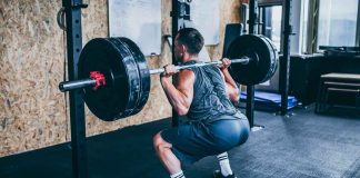 #VIDEO || Día de pierna lo deja arrastrándose, pero con piernas de acero y un video viral