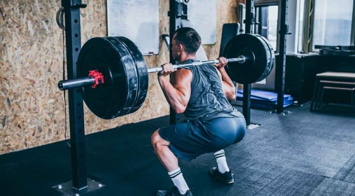 #VIDEO || Día de pierna lo deja arrastrándose, pero con piernas de acero y un video viral